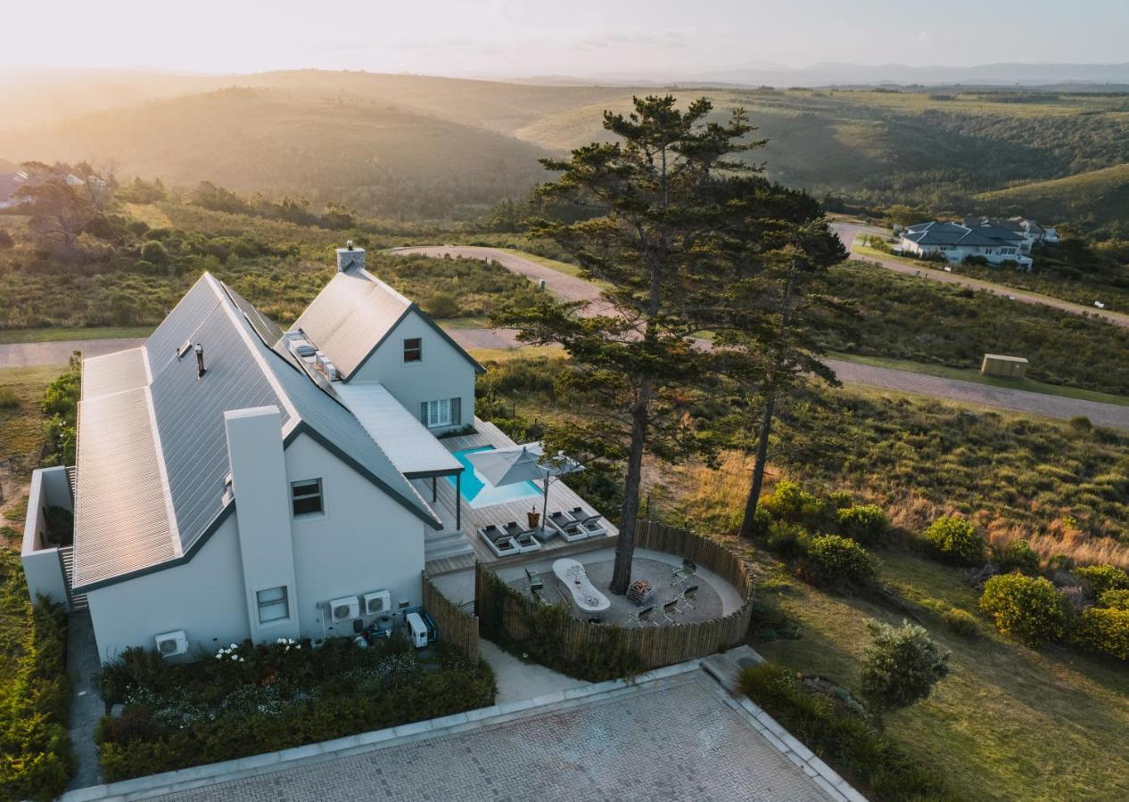 Sky Villa Boutique Hotel By Raw Africa Collection Плетенбърг Бей Екстериор снимка Modern houses in Hermanus