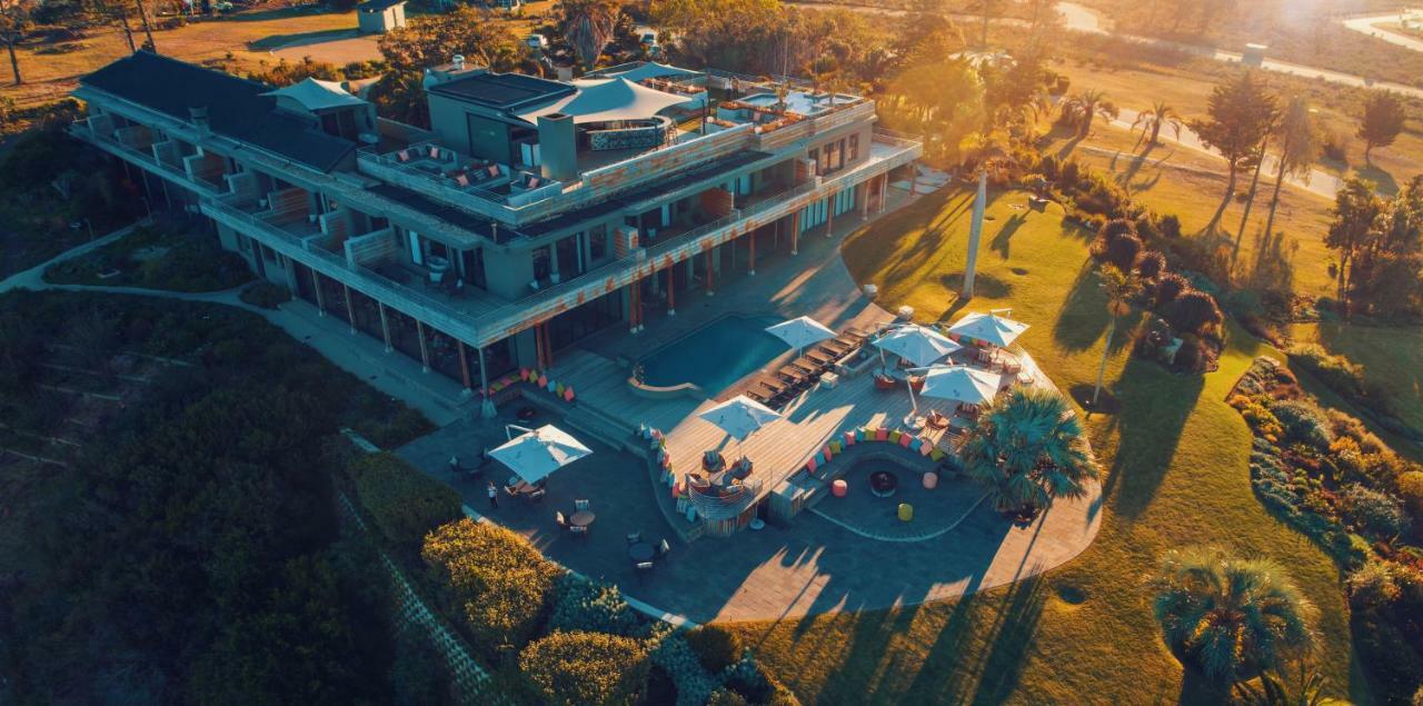 Sky Villa Boutique Hotel By Raw Africa Collection Плетенбърг Бей Екстериор снимка Aerial view of the hotel