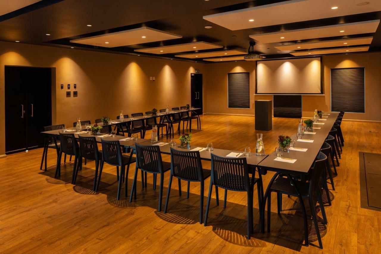 Sky Villa Boutique Hotel By Raw Africa Collection Плетенбърг Бей Екстериор снимка Meeting room